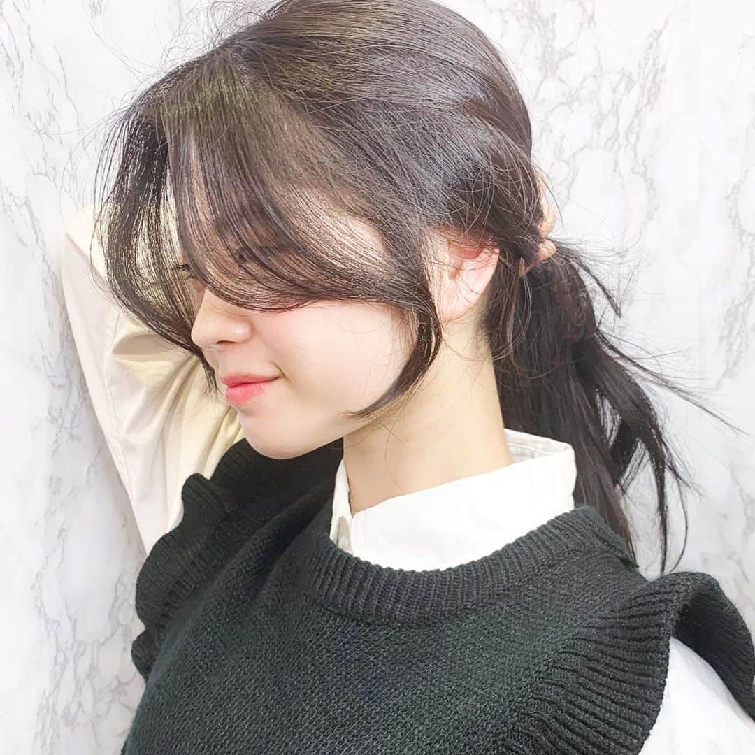 原涼香のインスタグラム：「韓国・中国ではもう定番💭❤️ 『 おくれ毛カット 』 小顔効果もあって、 一気に横顔美人に♡♡ ㅤㅤㅤㅤㅤㅤㅤㅤㅤㅤㅤㅤㅤ」