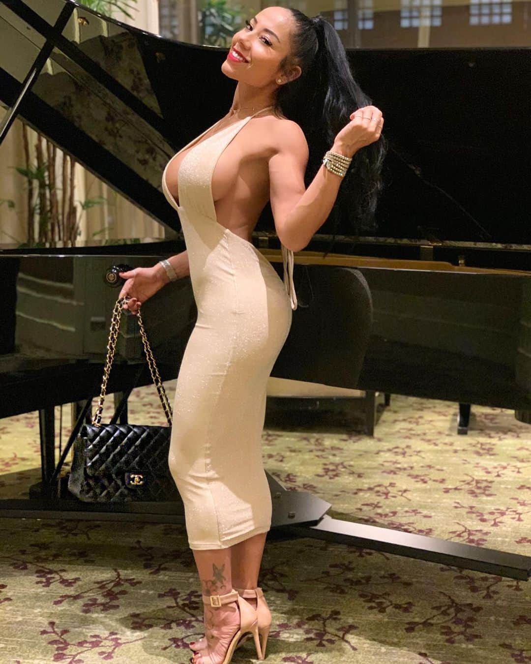 Eri Antonのインスタグラム：「✨✨✨✨✨✨✨✨✨⁣ This was a great year and I am so grateful and thankful for all I have experienced this year.  With all the successes they didn’t come without struggles, disappointments and failures but I value and appreciate all of the challenges I have faced as I accomplished so many great things. ⁣ ⁣ I was mentally and emotionally pushed beyond what I thought I could handle and it humbled me and made me so much stronger. ⁣ ⁣ I have learned the value of being persistent and never quitting no matter what obstacles I faced. ⁣ ⁣ The trials we have in life prepare us for so much more.⁣ They break us or force us to grow.  When we have the love and support of those around you it makes such a big difference. ⁣ ⁣ So I want to say thank you all for all the love and support you have shown me this year.  Your comments and engagement I appreciate so much. ⁣ ⁣ Happy New Year to you all and may 2020 bring you all you desire! 🥳🎊🎉🥂🍾⁣ ⁣ much love,⁣ Eri 💕⁣ ⁣ What’s your favorite pic 💛💛💛⁣ 1,2 or 3? ⁣」