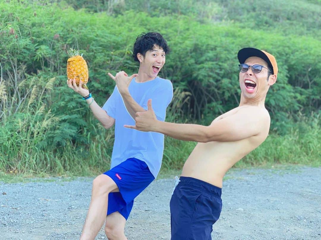 山川就史のインスタグラム：「今年もよろしくお願いします🍍  #jj #tflers #tbt #pineapple #2020 #happynewyear  #instagood  #よろしくパイナポー」