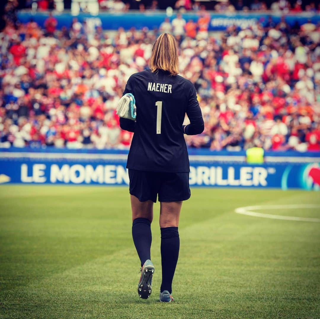 アリッサ・ナアーのインスタグラム：「Thank you 2019, you were special!Capping off a decade full of so many challenges, adventures, and experiences. Excited to see what is to come in 2020 and beyond! 🥂」