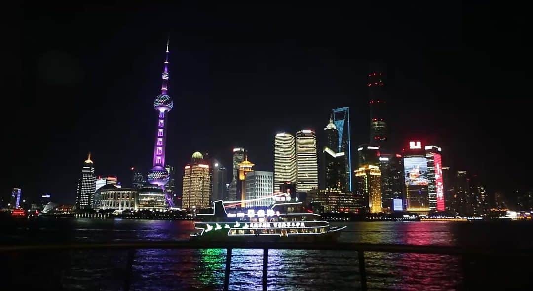 YUJI_MATSUDA_KUNのインスタグラム：「【Happy New Year】 . 2020年は中国🇨🇳で迎えました！ 電子塔きれいよね！ . 去年は札幌移住した年！ 今年はどんな年になるのかな？ . 婚活がんばります💍 . みなさま今年もよろしくお願いいたします🤲 . #welcome2020 #happynewyear #china #中国 #東方明珠電視塔」