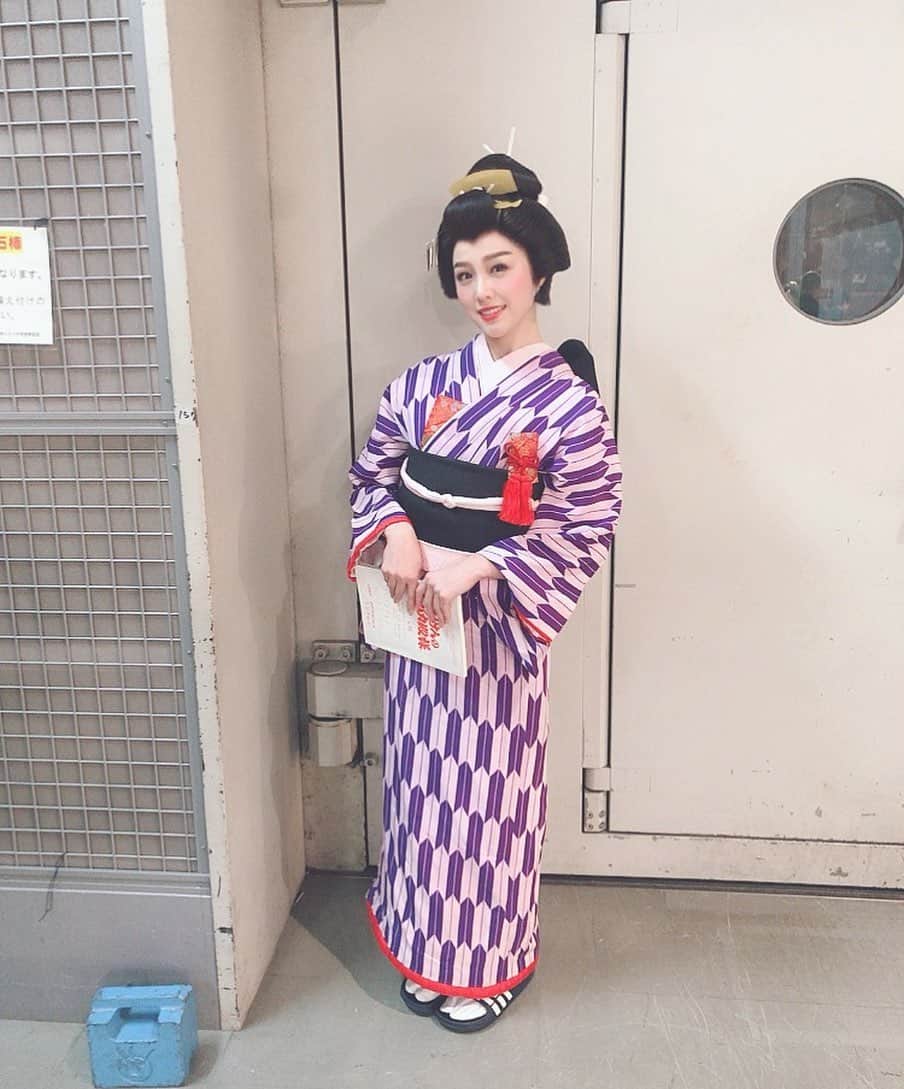 のインスタグラム：「あけましておめでとうございます❤️ 2020年も素敵な方に恵まれ充実した日々がすごせますように❤️ あ、、、バカ殿観てね❤️❤️❤️ #2020 #あけましておめでとうございます  #バカ殿」