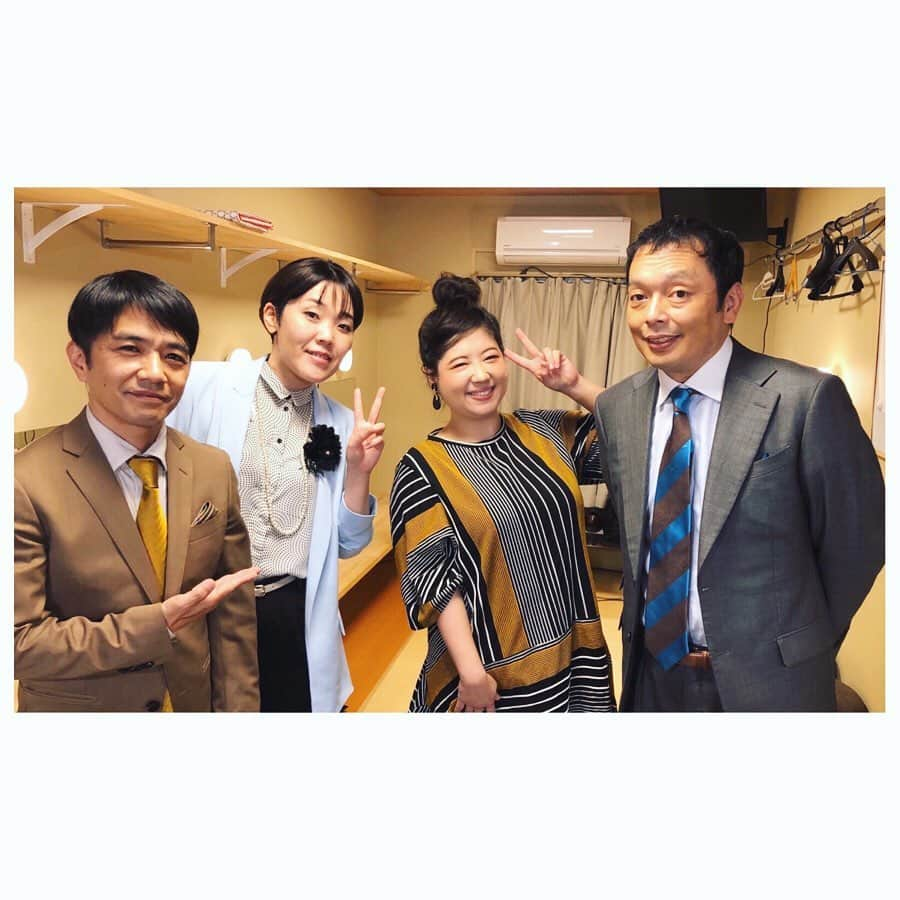 馬場園梓さんのインスタグラム写真 - (馬場園梓Instagram)「へい♪  ついに 新年を迎えましたね！  2020！  今年はどんな一年になるのかしらね！  とりあえずは健康で 丈夫な体で暮らせるように  いろんなことをちゃんと大切にできるように  絶対に後悔のないように  たくさんのルン♪ をお届けできるように  精一杯やらせていただきたいと思っております！  みなさまも素敵な一年になりますように。  本年も 何卒 よろしくお願い申し上げます🎍  そして  親愛なる いつもお世話になっておりますお兄さん方とルン♪  こちらに出させていただいておりますので、 ぜひ 見ていただけたら嬉しいです。  テレビ愛知で放送！！ 「中川家の笑う大須演芸場」 ～ナゴヤ新春！大笑い寄席2020～  2020年1月2日（木）午後1時30分  楽屋に音声さんが使うモニターとイヤホンがあり、 すぐに見つけてさわる礼二さん。  こんな時間が続けばしあわせ。  ルン♪  #yeah #new #year #テレビ愛知 #漫才 #中川家の笑う大須演芸場 #祝 #2020 #miho #球体 #辛子色 #しあわせ #ルン♪」1月1日 12時34分 - babazonoazusa