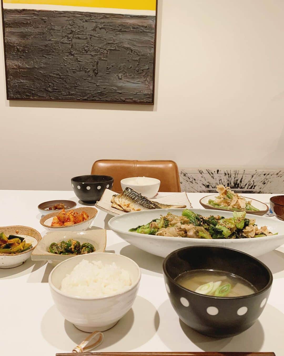 高木りなのインスタグラム：「2019 Last dinner✨ こちらはまだ大晦日。2019年最後の晩ごはんは至って普通でした🙈 여긴 아직 31일! 2019년 마지막 집밥은 아주 평범한 집밥메뉴로 ㅎ . #집밥 #리나스테이블 #おうちごはん #晩ごはん#牛肉と大根のスープ #rinastable#byebye2019」