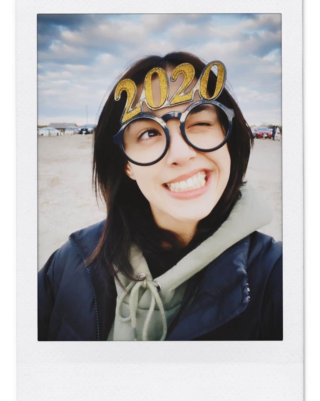 モーガン茉愛羅さんのインスタグラム写真 - (モーガン茉愛羅Instagram)「HAPPY NEW YEAR‼︎✌︎('ω')✌︎ ２０２０２０２０２０２０🤍🤍🤍🤍🤍🤍🖤🤍」1月1日 12時39分 - malaciel
