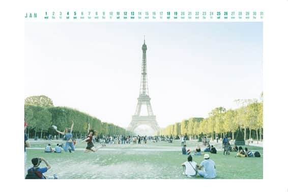 今城純さんのインスタグラム写真 - (今城純Instagram)「あけましておめでとうございます！！﻿ ﻿ 本年も宜しくお願い致します！！﻿ ﻿ 今年のカレンダーのタイトルは『MACHI-KADO』です。﻿ ﻿ パリの街角を撮影したシリーズになります。﻿ ﻿ 今年1年間、お楽しみ下さいませ！！﻿ ﻿ デザイン：渡辺竜児﻿ ﻿ #junimajo#junimajo2#今城純#forward#weakpointは少食です#nikonfm3#filmphoto#fuji400h#カレンダー#パリ#machikado#街角」1月1日 12時49分 - junimajo