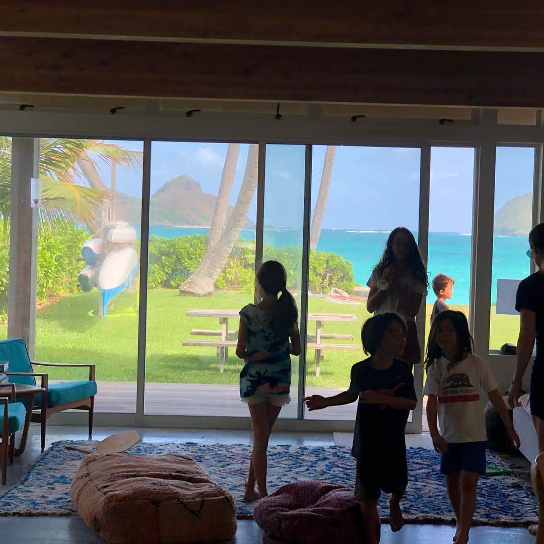 レイラニ・ビショップのインスタグラム：「Tuesday ✨✨✨✨NYE Vibes from #hawaii Happy 2020 everyone ..may all your dreams be realized !!」