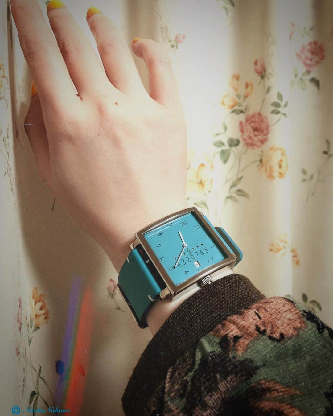 中野菜保子さんのインスタグラム写真 - (中野菜保子Instagram)「. 「あけおめです⌚️新しい年がやってきた」 @nomonday_jp . 写真は🍎🍎🍎🍎🍎🍎🍎🍎枚です☆ . 1:2020 3:中野の手 8:よろしくね♪ . . あけまして おめでとう こまざいます🌄🌄🌄 . 今年も宜しく お願い申し上げます⛩⛩⛩ . . ご機嫌いかがですか？（≧∇≦）？ . 今年は 暴飲暴食をひかえよう！ とおもたけど お正月もやはり美味しい。。 . 健康に気をつけて 皆様と一緒に 楽しい1年にしたいです🎶😊🎶 . ********** ↓and moreアメブロ↓ http://ameblo.jp/futonsoshi/ ********** . 元日の時計は 「No Monday(ノーマンデー・ @nomonday_jp) . クーポンコード【naoko1210】使用で 10%OFFです🌟🎍🌟 . . お正月🎍を、おやすみを シアワセに感じるのは 普段しっかり生きたから、 と思う。 . なんだかんだw . 丸くなりすぎず 時には四角くく角つくって 尖って生きるのもいい🌹🌹🌹 . そんな気持ちになる時計です☆ . 今年も攻める‼️ やったるで❗️❗️❗️ . 皆様の1年も それぞれが願う毎日で ありますように💫💫💫 ＊ ＊ ＊ #nomonday #ノーマンデー #時計 #腕時計 #手元倶楽部 #お正月太り  #ねずみどし #手元くらぶ #あけおめ #ことよろ #月曜なんて怖くない #モダンガール #sinpleisbest #ワンピース好き  #中野菜保子 #俳優 #actor #moviestar #時計収集家 #使う派 #ヘプバーン #夢叶う #人目を惹く #形にとらわれない #変化する人 #調和のとれた感覚 #天使の笑顔 #諦めない #実力派 #みんな良い1年でありますように @nomonday_jp @syanhaijitensya」1月1日 23時49分 - naokonakano8319