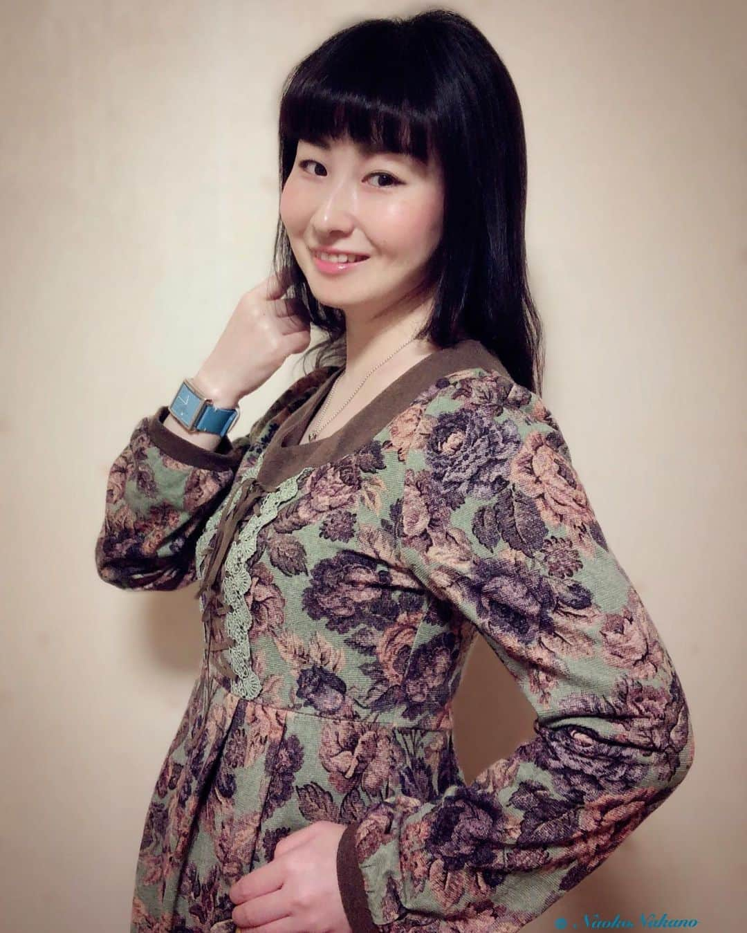 中野菜保子さんのインスタグラム写真 - (中野菜保子Instagram)「. 「あけおめです⌚️新しい年がやってきた」 @nomonday_jp . 写真は🍎🍎🍎🍎🍎🍎🍎🍎枚です☆ . 1:2020 3:中野の手 8:よろしくね♪ . . あけまして おめでとう こまざいます🌄🌄🌄 . 今年も宜しく お願い申し上げます⛩⛩⛩ . . ご機嫌いかがですか？（≧∇≦）？ . 今年は 暴飲暴食をひかえよう！ とおもたけど お正月もやはり美味しい。。 . 健康に気をつけて 皆様と一緒に 楽しい1年にしたいです🎶😊🎶 . ********** ↓and moreアメブロ↓ http://ameblo.jp/futonsoshi/ ********** . 元日の時計は 「No Monday(ノーマンデー・ @nomonday_jp) . クーポンコード【naoko1210】使用で 10%OFFです🌟🎍🌟 . . お正月🎍を、おやすみを シアワセに感じるのは 普段しっかり生きたから、 と思う。 . なんだかんだw . 丸くなりすぎず 時には四角くく角つくって 尖って生きるのもいい🌹🌹🌹 . そんな気持ちになる時計です☆ . 今年も攻める‼️ やったるで❗️❗️❗️ . 皆様の1年も それぞれが願う毎日で ありますように💫💫💫 ＊ ＊ ＊ #nomonday #ノーマンデー #時計 #腕時計 #手元倶楽部 #お正月太り  #ねずみどし #手元くらぶ #あけおめ #ことよろ #月曜なんて怖くない #モダンガール #sinpleisbest #ワンピース好き  #中野菜保子 #俳優 #actor #moviestar #時計収集家 #使う派 #ヘプバーン #夢叶う #人目を惹く #形にとらわれない #変化する人 #調和のとれた感覚 #天使の笑顔 #諦めない #実力派 #みんな良い1年でありますように @nomonday_jp @syanhaijitensya」1月1日 23時49分 - naokonakano8319