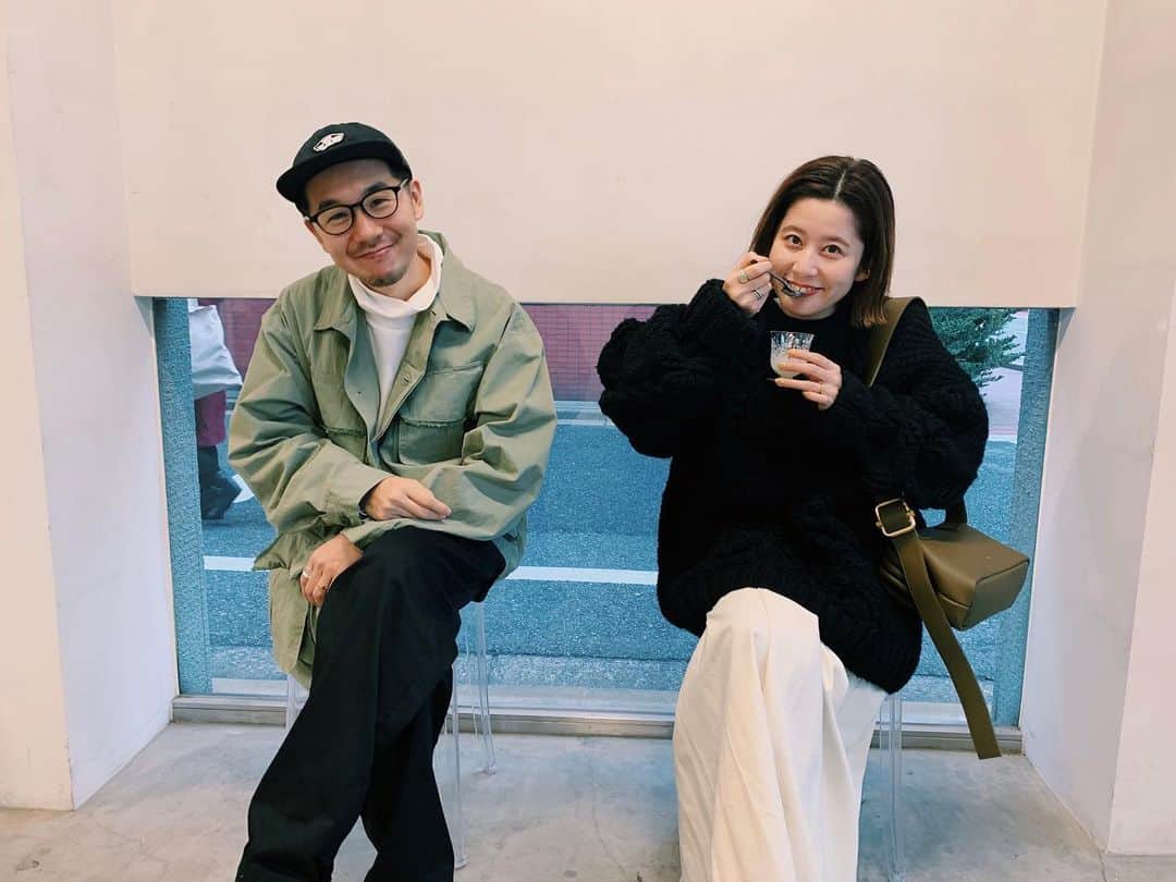 my9mj8のインスタグラム：「﻿ ﻿ 明けましておめでとうございます！﻿ 2020年も宜しくお願いします🐭﻿ ﻿ 元旦は2人とも毎年お仕事なので﻿ いつもと変わらないスタートですが😂﻿ 今年も元気に過ごしましょうね〜！！ってことで﻿ （写真は先月の笑）﻿ ﻿ ﻿ #ゆいおが﻿」