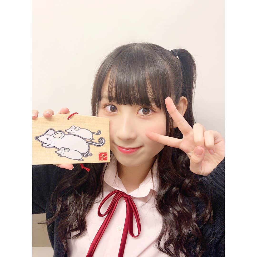 井上瑠夏のインスタグラム：「🐭〜2020〜🐭 . . . みなさん あけまして おめでとうございます！🎍 2020年 すごい年にできるように、 沢山がんばります..✨ . 今年も 好きでいてくださいっ🐭💕 .  #ねずみ年  #2020年 も #よろしくね  #沢山更新するのが #目標 😚🌷」
