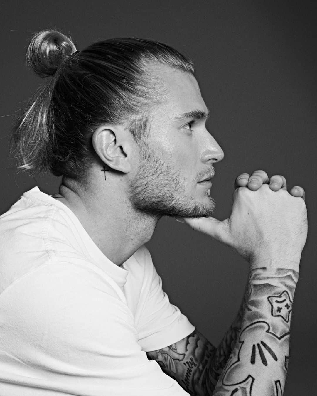 ロリス・カリウスのインスタグラム：「I want to wish all of you a happy new year 2020! Lets make it a good one 🙌🏻🎉」