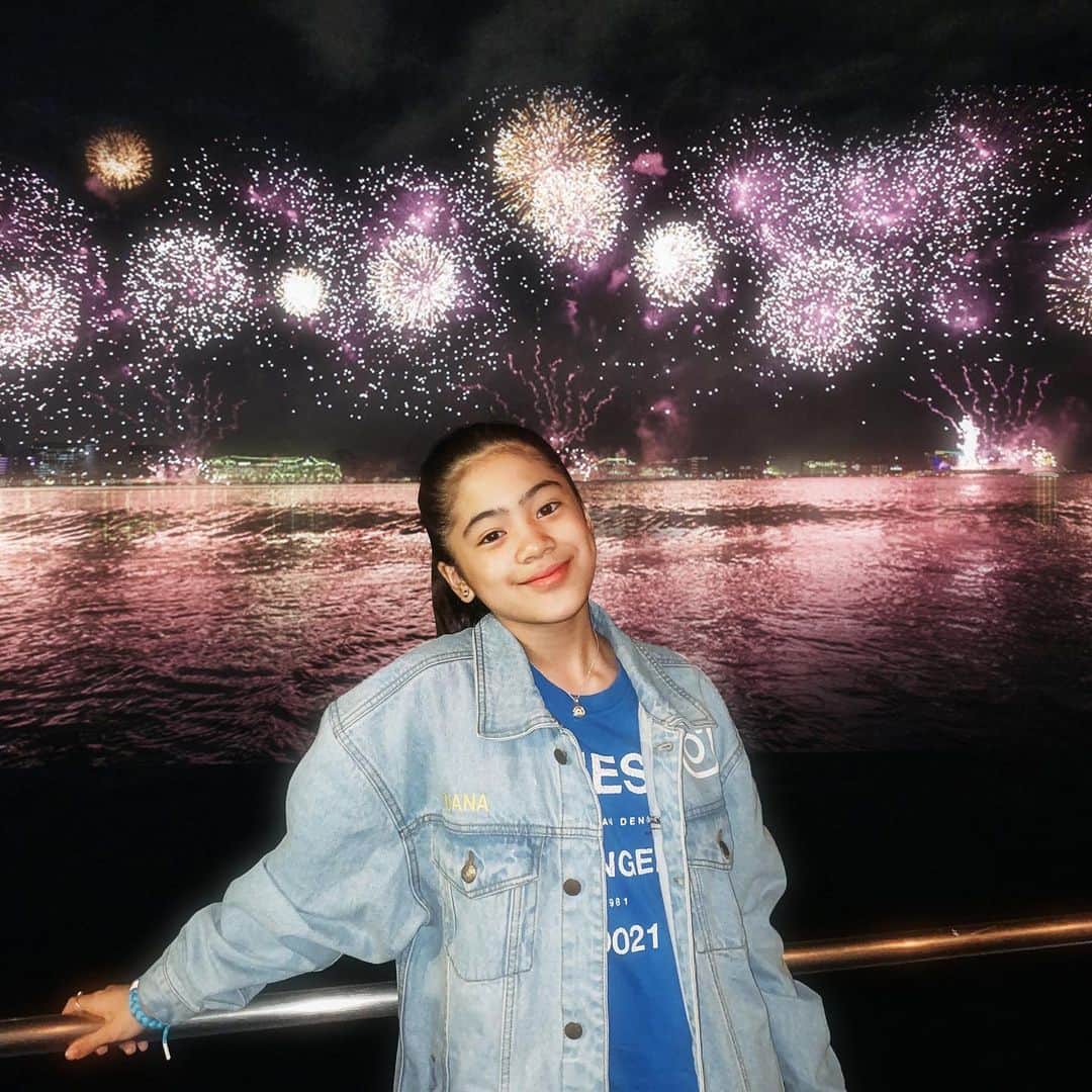 Niana Guerreroのインスタグラム：「2019 was truly a memorable year! 2020 lets get it on 🥳🤣 #nye2020」