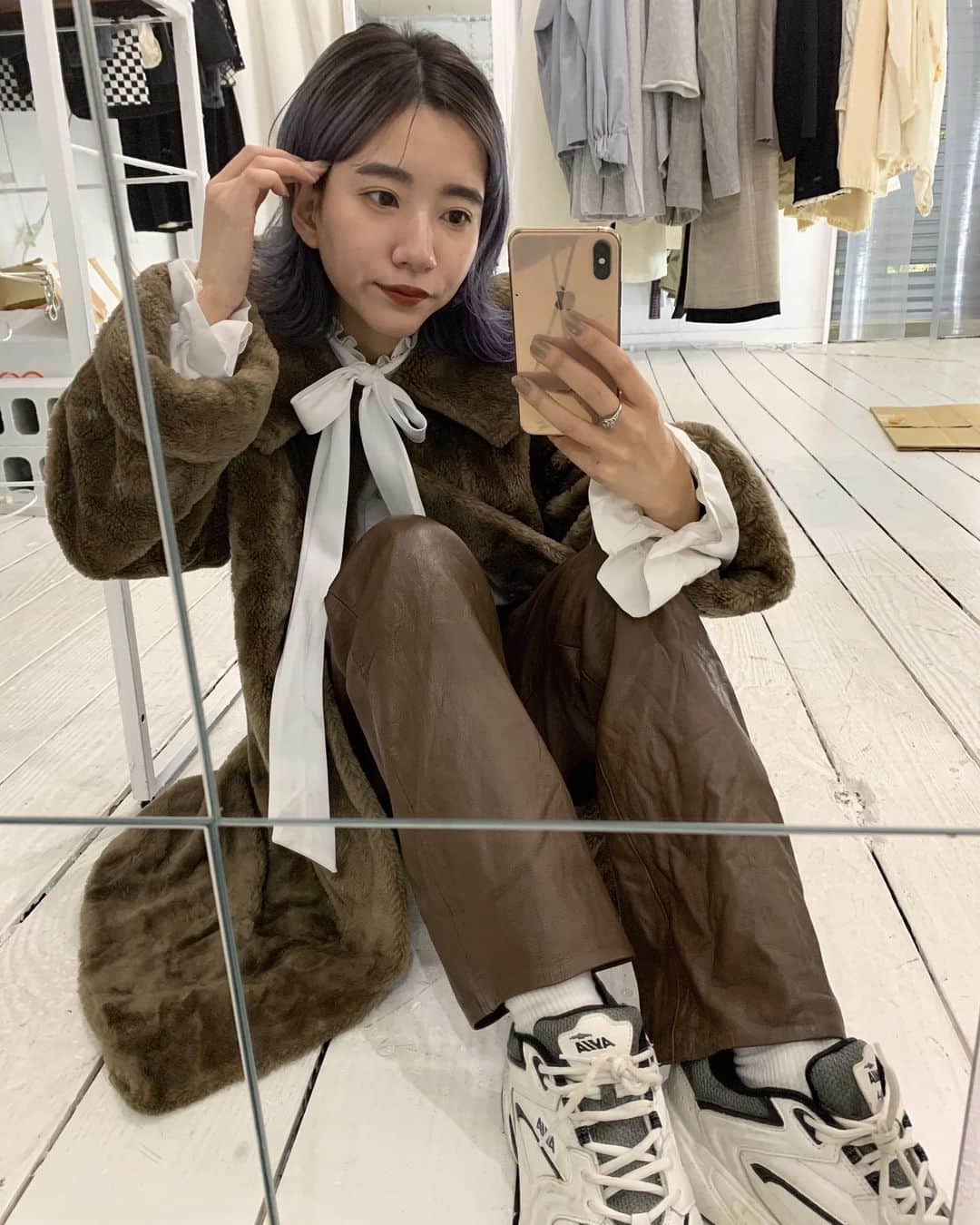 のインスタグラム：「. あけましておめでとうございます 今年もどうぞよろしくお願い致します🐕 . 年始入荷するアイテムでスタイリング @santonibunoichi  ほんとに全部可愛いのでぜひ見に来て欲しいです🐕」