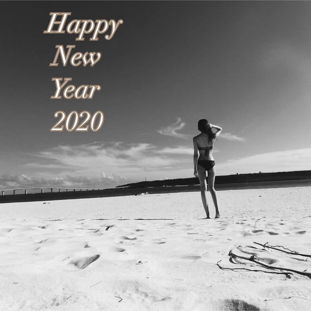 rittann48さんのインスタグラム写真 - (rittann48Instagram)「. . . ㅤㅤㅤㅤㅤㅤㅤㅤㅤㅤㅤㅤㅤ Happy New Year2020 ㅤㅤㅤㅤㅤㅤㅤㅤㅤㅤㅤㅤㅤ ㅤㅤㅤㅤㅤㅤㅤㅤㅤㅤㅤㅤㅤ 今年はマイペースに穏やかに生活するのが目標 夏の旅行も行けるといいなぁ .ㅤㅤㅤㅤㅤㅤㅤㅤㅤㅤㅤㅤㅤ 投稿もマイペースにしていきますwww 寒くてコーデ撮る気が起こらず 最近投稿少なめですがまた載せます .ㅤㅤㅤㅤㅤㅤㅤㅤㅤㅤㅤㅤㅤ .ㅤㅤㅤㅤㅤㅤㅤㅤㅤㅤㅤㅤㅤ .ㅤㅤㅤㅤㅤㅤㅤㅤㅤㅤㅤㅤㅤ #happynewyear  #2020  #あけましておめでとうございます  #今年もよろしくお願いします  #元日  #令和  #2年  #お正月」1月1日 22時32分 - rittann__8775