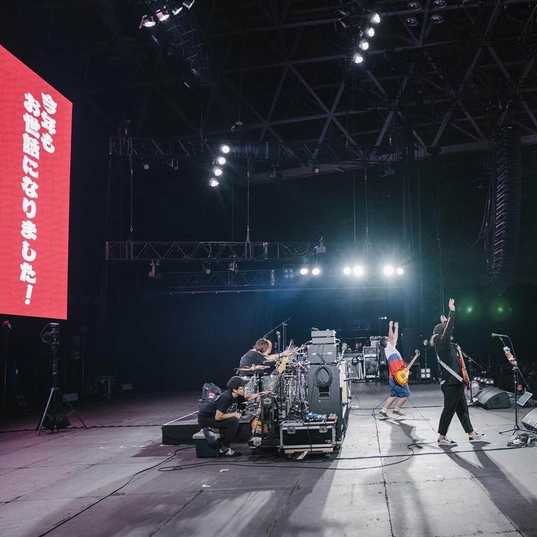 山口隆のインスタグラム：「あらためまして、昨日のCDJ19/20のお話を！ とにかく僕のロックンロールの新記録を更新しちゃうような夜でした！ 自分以上の不思議なチカラが湧いてくるライブってのは自身でもびっくりするもんなんだ。 昨日はまさにそんな夜でした🤩 みんなとだったから出来たんだね。ありがとう🤝 写真　山本倫子」