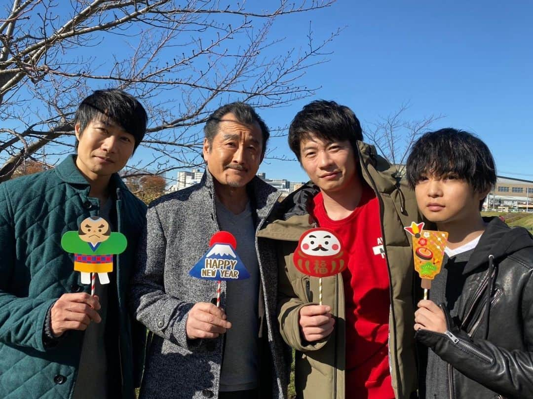 テレビ朝日「おっさんずラブ」さんのインスタグラム写真 - (テレビ朝日「おっさんずラブ」Instagram)「‪ ﻿ 🎍謹賀新年🎍‬﻿ ﻿ ‪単発、連ドラ、映画、新シリーズ‬﻿ ‪たくさんの愛を‬﻿ ‪ありがとうございました😭‬﻿ ﻿ ‪2020年が皆さまにとって‬﻿ ‪素敵で幸せな年になりますように🙇‍♂️‬﻿ ﻿ ‪✈️#おっさんずラブ-in the sky-✈️‬﻿ ‪DVD&Blu-rayは4月15日離陸。‬﻿ ﻿ ‪#田中圭‬﻿ ‪#吉田鋼太郎‬﻿ ‪#千葉雄大‬﻿ ‪#戸次重幸‬﻿ ‪#ThankYouForLastFlight❄️‬﻿ ‪#終わりなり‬」1月1日 23時15分 - ossanslove