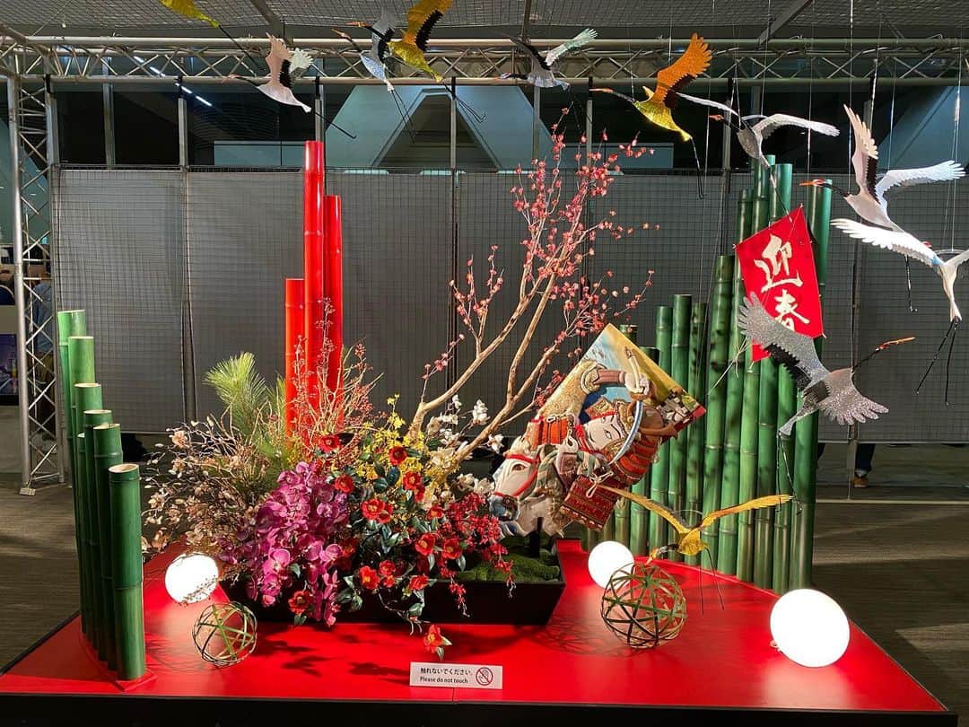 向山毅のインスタグラム：「新年明けましておめでとうございます🎉 2020年もよろしくお願いいたします。  新年はハロプロカウンドダウンライブで過ごしました。 すしざんまいでお寿司を食べて新井薬師で初詣しました。  今年も明るく、真面目に、謙虚に、兀々と、大胆に、みなさまのお役に立てるよう、全力で頑張ります‼️ 本年も何とぞよろしくお願いします🐭  2020.1.1 佐藤浩輝  #謹賀新年 #元旦 #2020 #happynewyear  #子年」