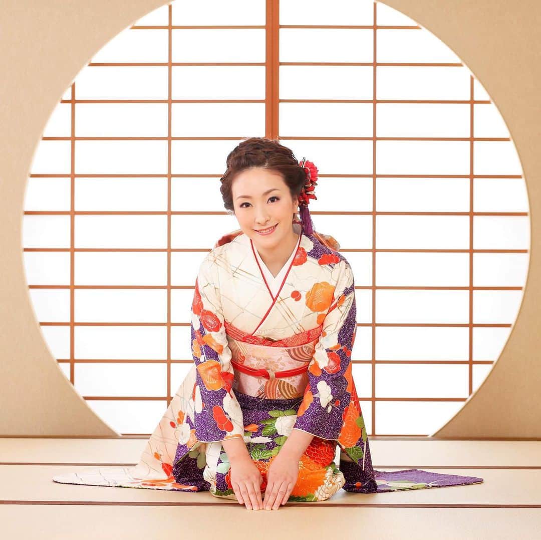 植田佳奈のインスタグラム：「明けましておめでとうございます！ 　#お正月 #着物」