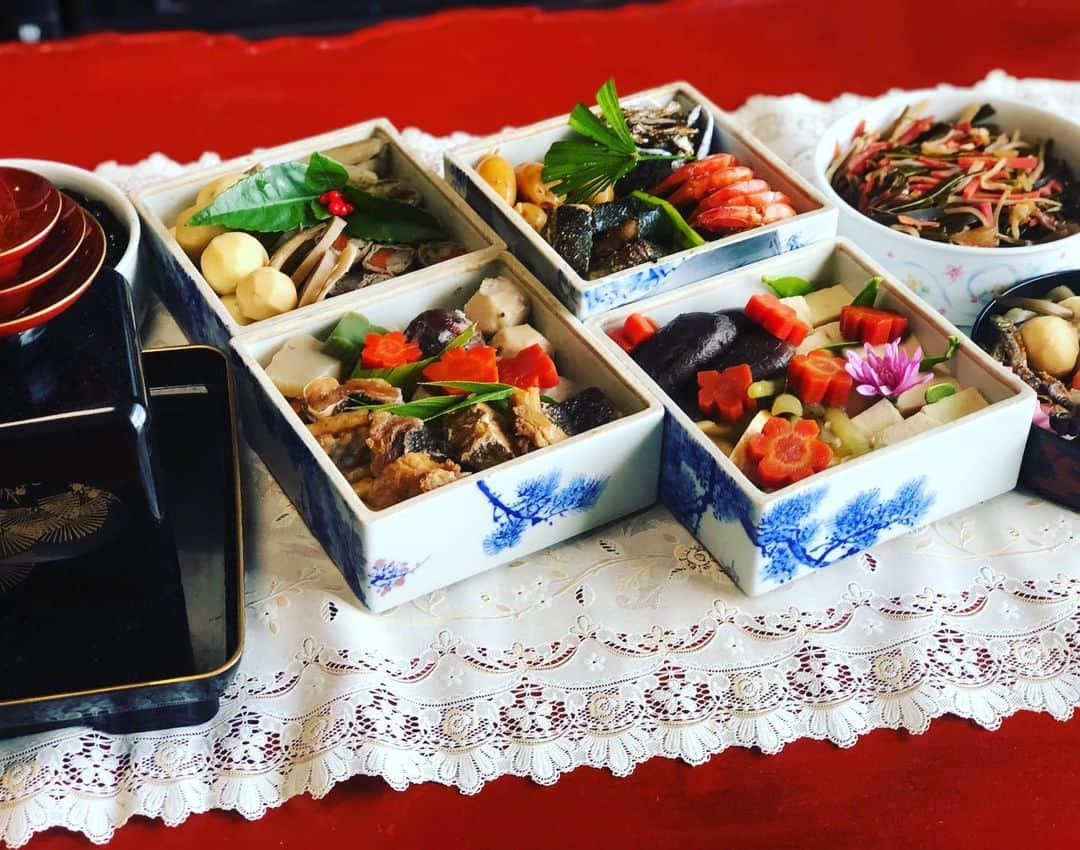 鈴木央紹のインスタグラム：「‪令和2年あけましておめでとうございます。 今年もあらゆる所で僕のサックスをお聴き頂けるよう精進致します！‬ ‪今年もミスターケリーズの年越しライブで皆様と新年を迎えれました。‬ ‪サックス吹き初めは土岐さんのオリジナル「Thunder head」、そして僕のソプラノでバラード「A time for love」気持ち良かった！‬ ‪今年も宜しくお願い致します！‬」