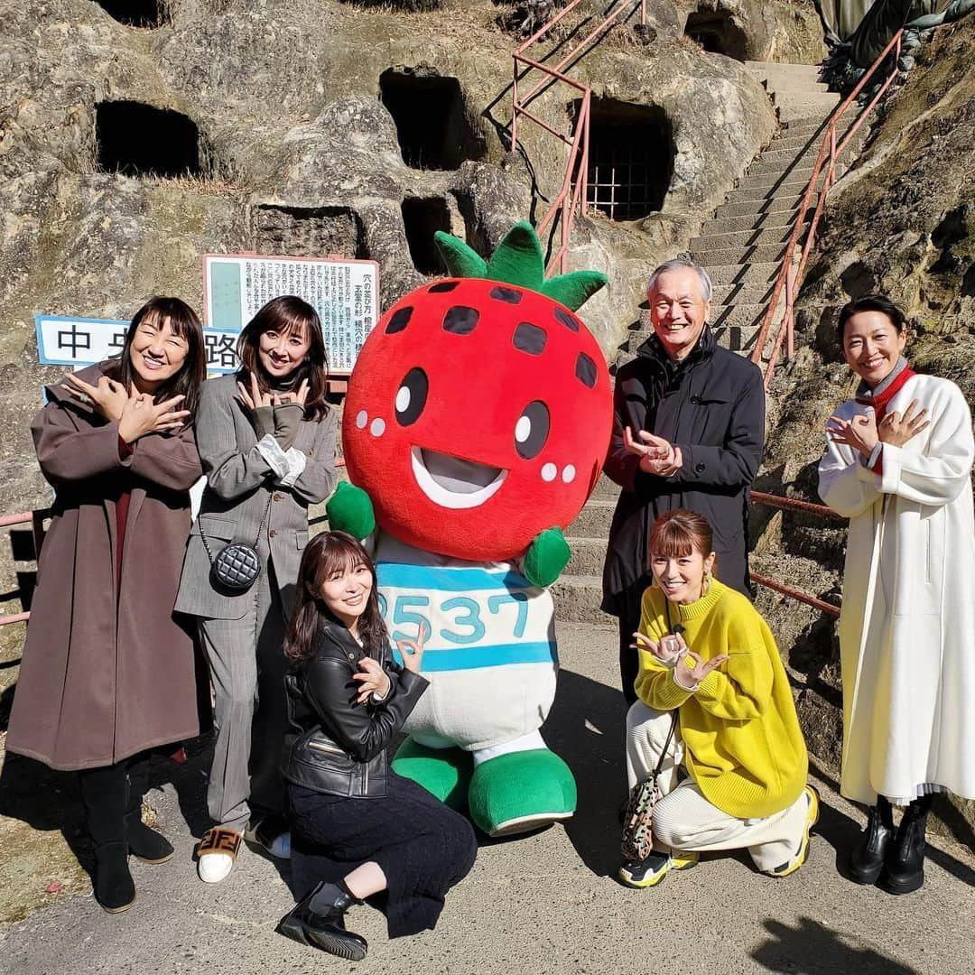 日本テレビ「今夜くらべてみました」さんのインスタグラム写真 - (日本テレビ「今夜くらべてみました」Instagram)「ご覧頂きありがとうございました😊 2020年皆さんにとって素敵な1年になりますように‼️ 今年もよろしくお願いします🙇‍♀️ 次回は8日19時から3時間SP✨ .  #よしみんと若槻パパ .  #ガールズバンド再結成の裏側 .  #今くら .」1月1日 14時54分 - ntv_konkura