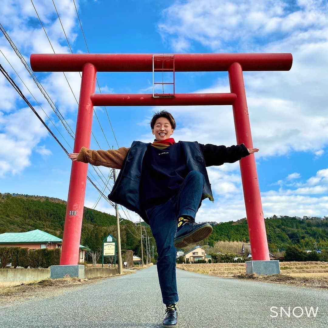 ひなたのインスタグラム：「あけましておめでとうございます！ 今年もどうど宜しくお願いします♡  スノースタンプで今年の干支を表してみたぜ。 みんなも一緒にチューチュートレインしてみる？笑 ねずみだけに。。。♡ #snowcam #お正月#子年#2020」