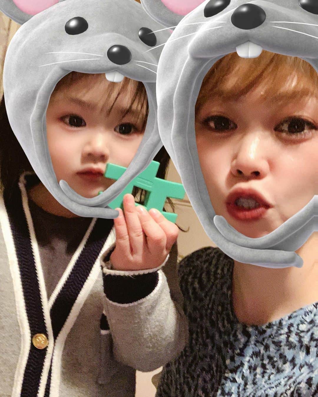 大菅小百合のインスタグラム：「あけましておめでとうございます‼️😊 今年も父から送られてきた初日の出と共に🌅✨ ・ ・ ・ #今年は動画で初日の出 #チャレンジの年になりそう #娘と共に成長を #2020 #今年もよろしくお願いします」