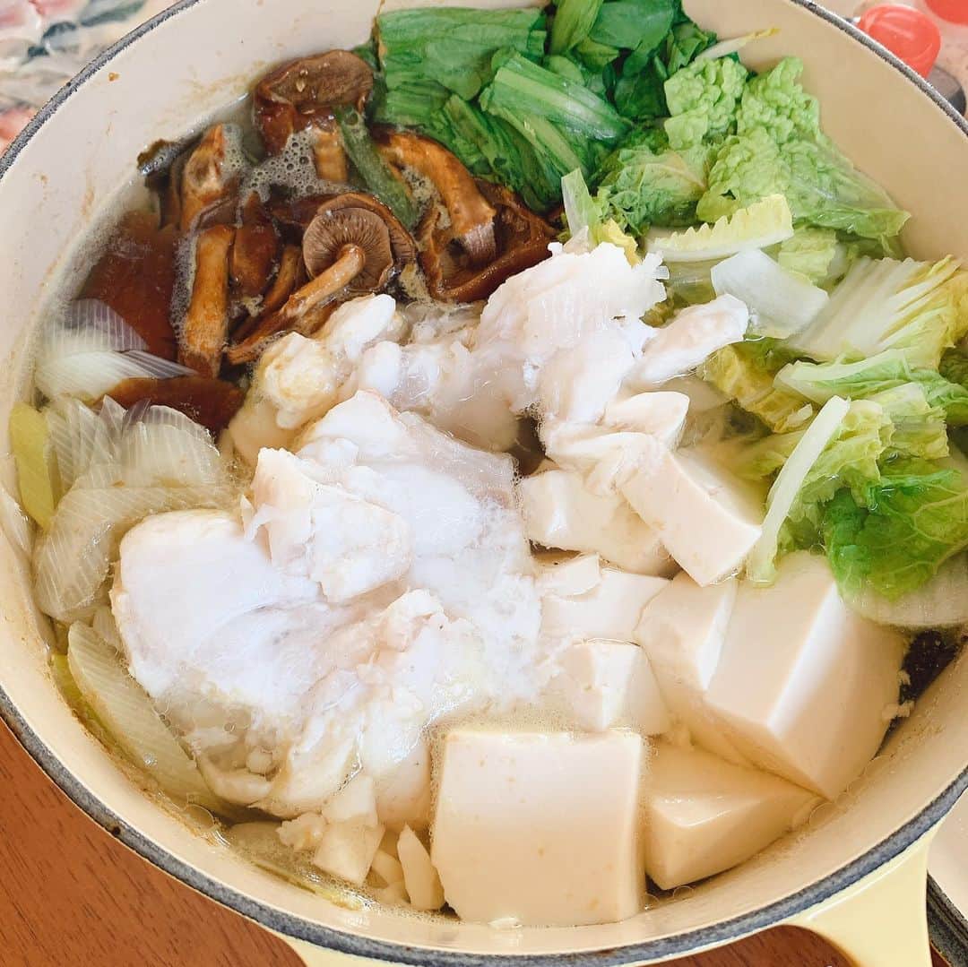 幸田もも子さんのインスタグラム写真 - (幸田もも子Instagram)「大好きな割烹屋さんとお寿司屋さんからクエ鍋とフグ取り寄せていただいてます😋🍲🐡💓お正月は好きなものを好きなだけ食べまくる☹️幸せや〜🥳」1月1日 15時23分 - momokokouda