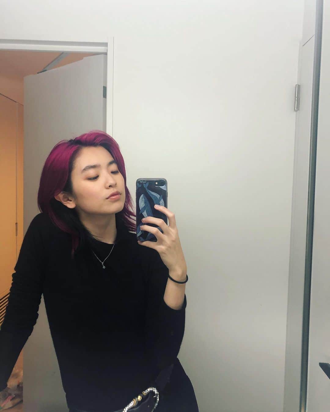 のインスタグラム：「Happy New Year (Chicago Time) 🍾⛩🎊 My version of a decade glow up  2019➡️2009 I think I did okay.. #glowup #newyear」