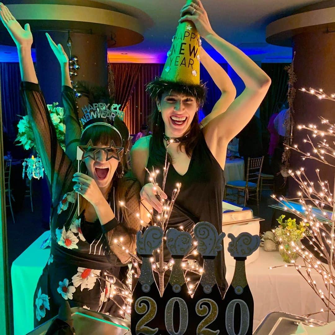 Ha-Ashさんのインスタグラム写真 - (Ha-AshInstagram)「Feliz 2020!!! Que este año este lleno de mucho amor! 💖❤️💓」1月1日 15時31分 - haashoficial