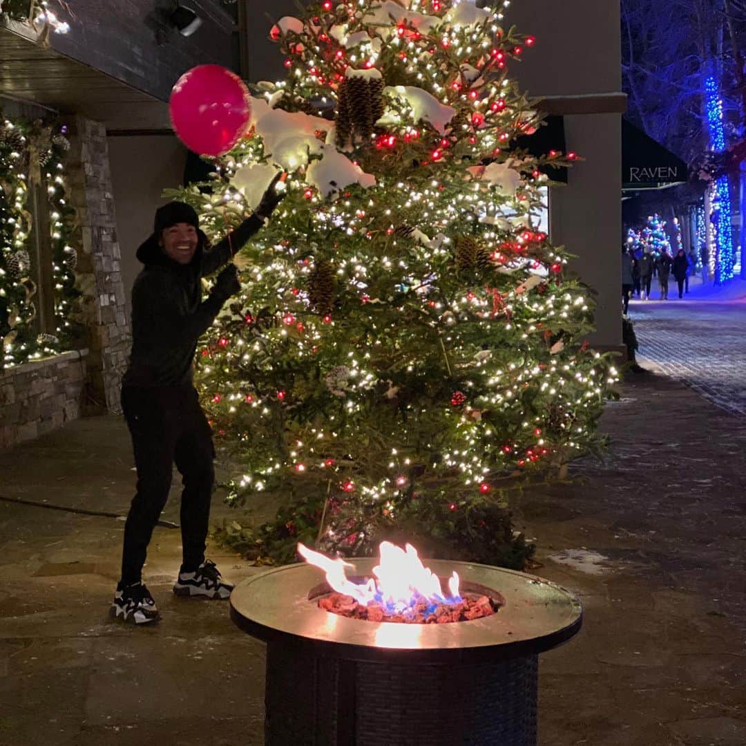 マルコ・ファビアンのインスタグラム：「Happy happy happy new year!! GRACIAS 2019!! 2020 estoy listo!! 🌎🙏🏻❤️」