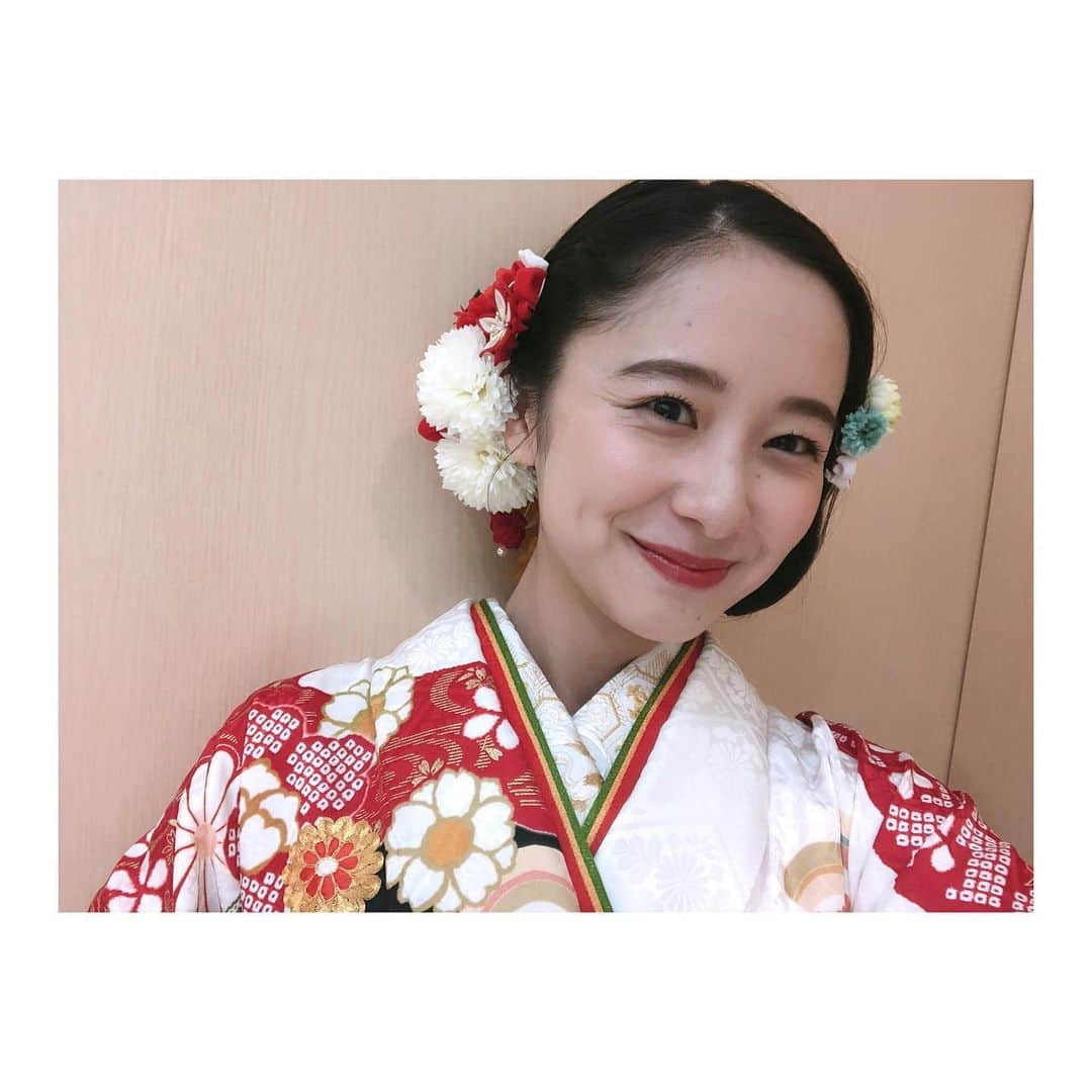 堀田真由さんのインスタグラム写真 - (堀田真由Instagram)「・ 2020年も皆様どうぞよろしくお願い致します🎍 ・ さて新年早々お知らせです！ 1月1日18時〜 『坂上どうぶつ王国presents』 今夜は1000人が本気で選んだ激カワ！感動！爆笑！ 新春どうぶつ映像アワードが放送されます。 ぜひご覧くださいね〜！」1月1日 15時40分 - mayuhotta