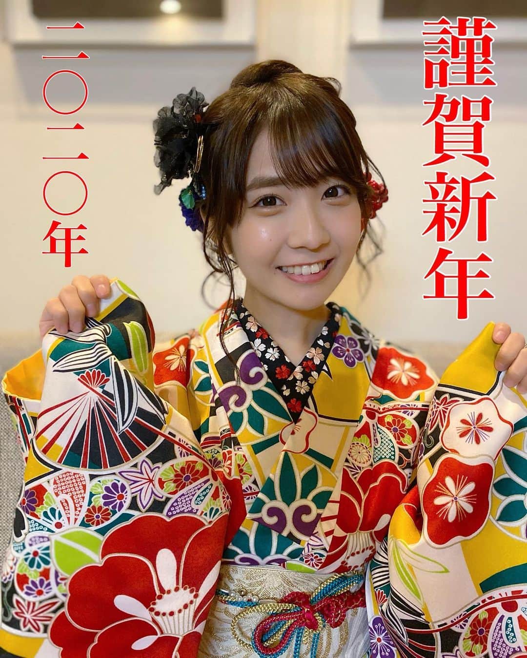 天羽希純のインスタグラム：「あけましておめでとうございます🎍🐭🌅🙏✨ 今年もよろしくお願いします！  #新年 #2020 #あけましておめでとうございます #あけおめ #正月 #お正月 #初詣 #着物 #謹賀新年 #晴れ着 #着物ヘア #着物ヘアアレンジ #お年玉」