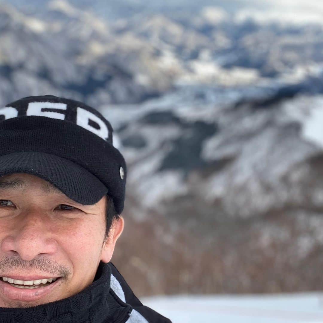伊原剛志さんのインスタグラム写真 - (伊原剛志Instagram)「明けましておめでとう。 今年も楽しんでいきましょう‼️ in Yuzawa  #スキー　#yuzawa  #謹賀新年  #役者 #actor」1月1日 15時38分 - tsuyoshi_ihara