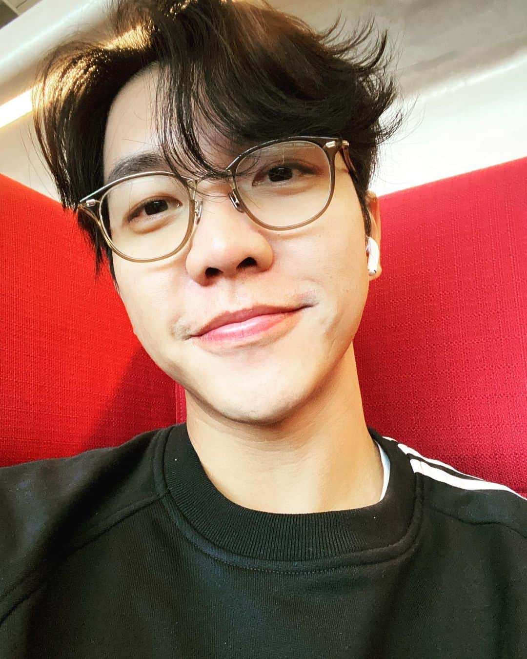 イ・スンギさんのインスタグラム写真 - (イ・スンギInstagram)「Happy 2020🤗 Welcome new year 2020❤️ #이승기공홈#고고#www.leeseunggi.com」1月1日 15時41分 - leeseunggi.official