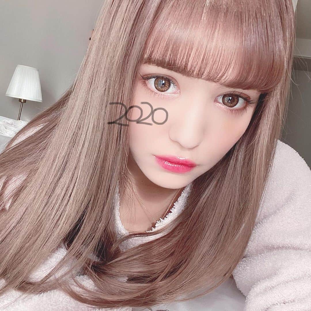 のインスタグラム：「あけましておめでとうございます🎍🎌⛩🌅💕 2020年！！✨ 今年もよろしくお願いします🥰 #あけましておめでとうございます  #2020年」