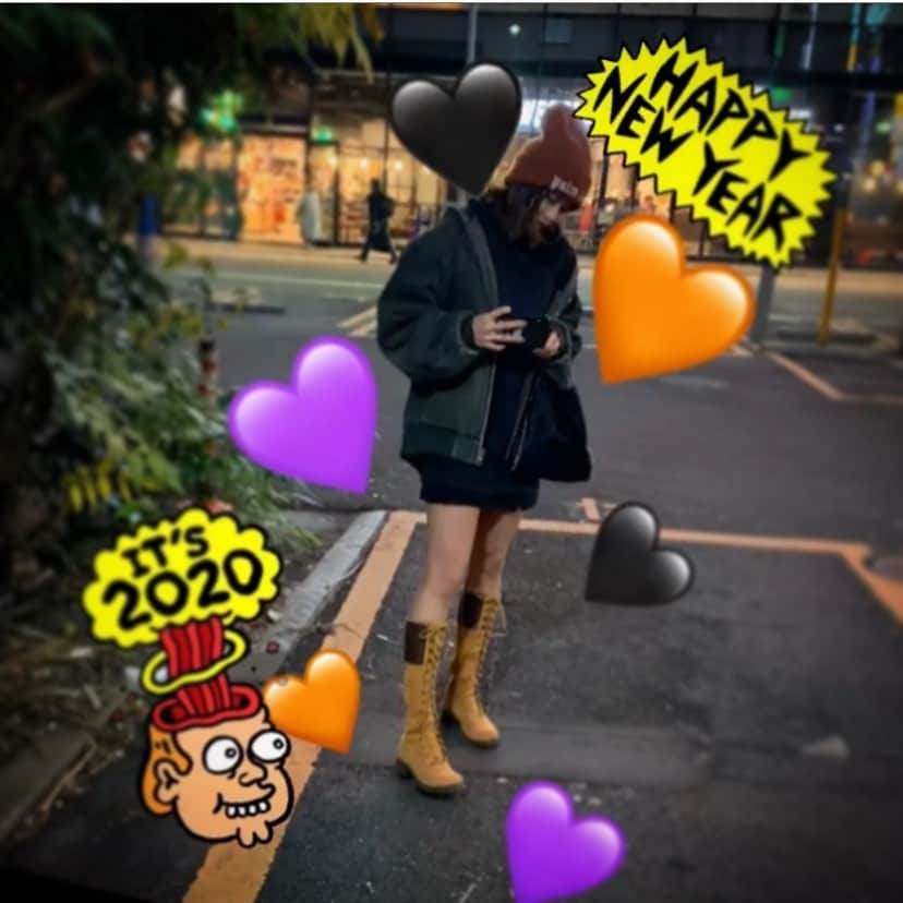 のインスタグラム：「あけましておめでとうございます！🎍❤️ #写真全然あけおめ感ないけど😂」