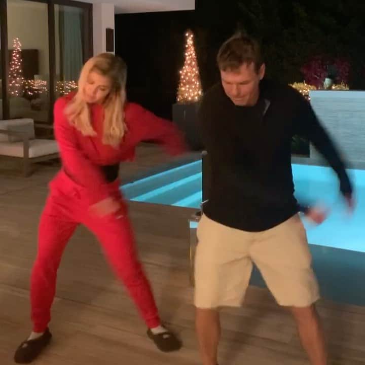 トリー・ウィルソンのインスタグラム：「. Dorks know dorks. Don’t let em go.❤️ #speedcontest  HAPPY NEW YEAR!」