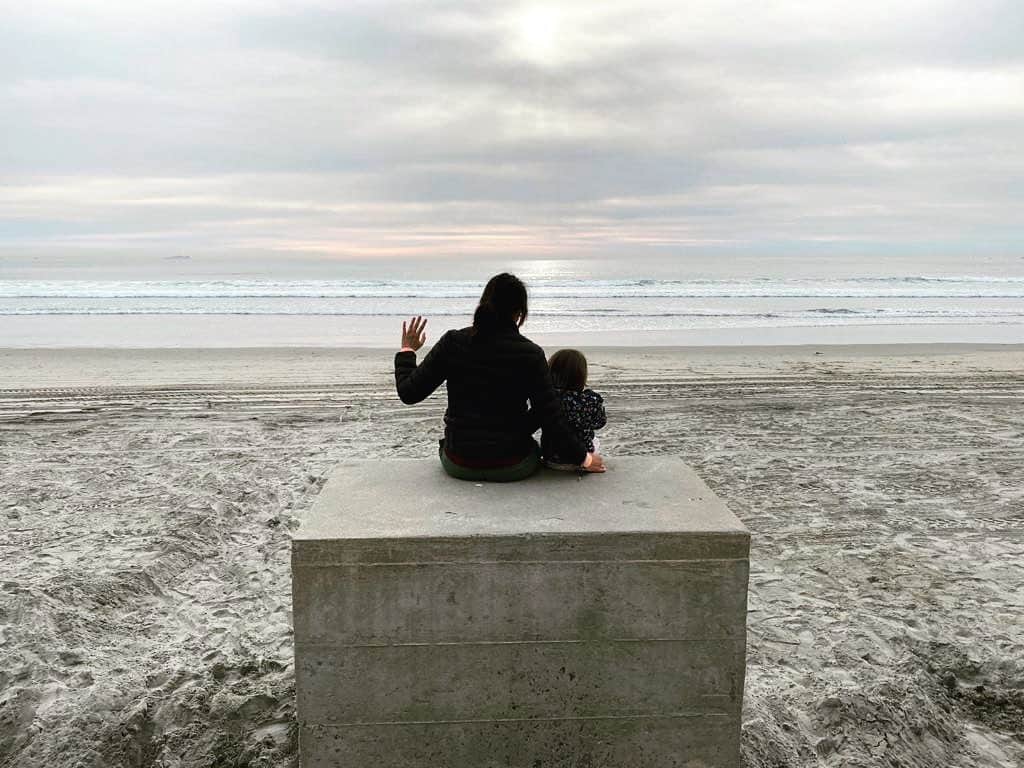 カーラ・ソウザのインスタグラム：「Despidiendo al 2019! What a decade this has been. Can’t even imagine what the next 10 years have in store for us... Bienvenido 2020 🎆🍾」