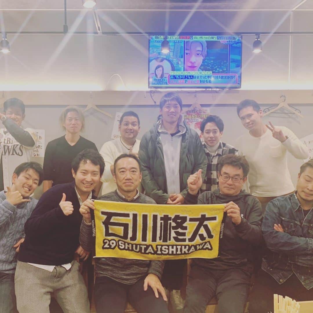 のインスタグラム：「2019年たくさんの応援ありがとうございました！  その借りを返す！って感じのタイプじゃないのでとりあえず、自分らしく今を大事に戦います。  今年もどうぞよろしくお願いします。  水神ファイターズで集まった時の写真です。 いつも応援ありがとうございます。  #勝つと決めて勝つ」