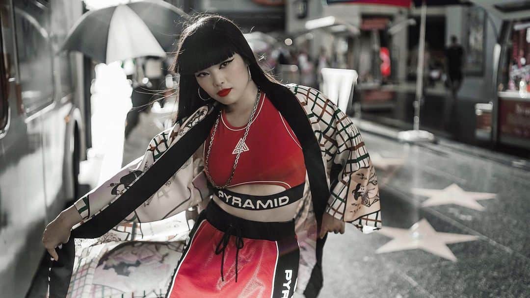のインスタグラム：「Happy New Year 2020🌅 Thank you everyone for all the love and support❤️ Have a great year🎉✨✨✨ あけましておめでとうございます⛩✨ 使命を持ち、魂込めて世界中に発信していくよ🇯🇵✨ 伝説の始まりじゃ‼️🐉🔥✨✨✨✨ 2020年‼️いろんなプロジェクトをやるから、みんなを巻き込めることもあるのでレッスンに来て、やる気💪🏻🔥パッション見せにきて👸🏻🔥✨✨✨✨ どんどん挑戦しにきてね‼️やる気ある子集合ー‼️✨」