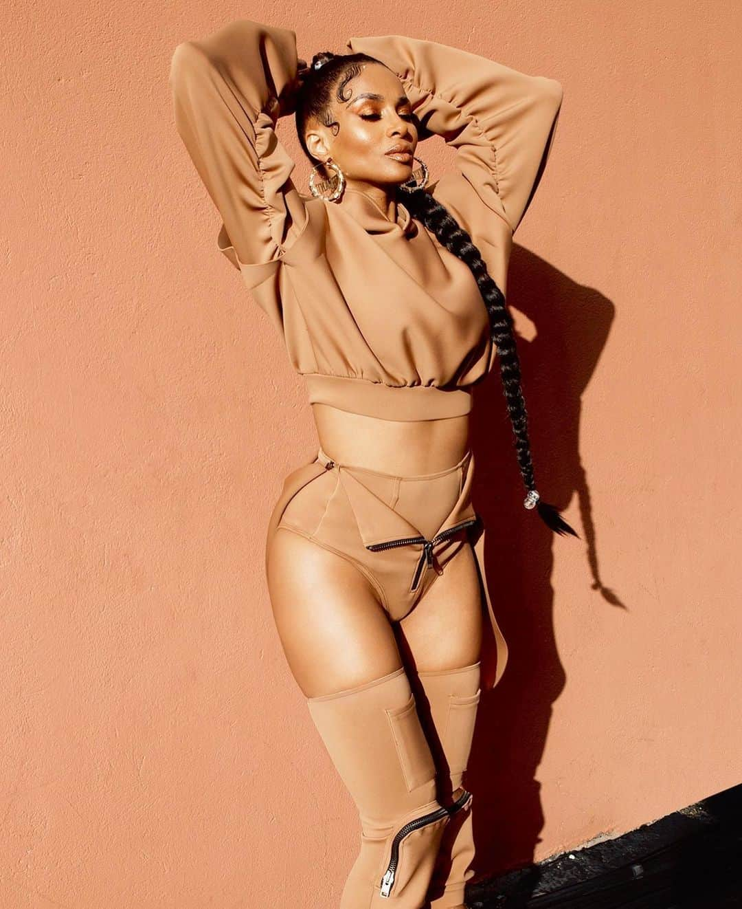 シアラさんのインスタグラム写真 - (シアラInstagram)「Dats That Melanin Dats That Chocolate Chocolate 🍫  #2020 Let’s get it!  #Melanin」1月1日 16時30分 - ciara