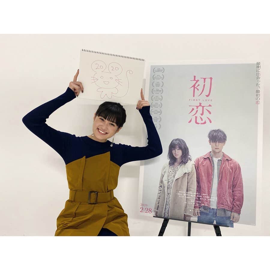 小西桜子さんのインスタグラム写真 - (小西桜子Instagram)「#2020 ⚪️⚪️ 2枚目は映画『#初恋』公式さんより。 🐭です🖌 いよいよ今年公開になります。 よろしくお願い致します！」1月1日 16時39分 - sakurako_kns