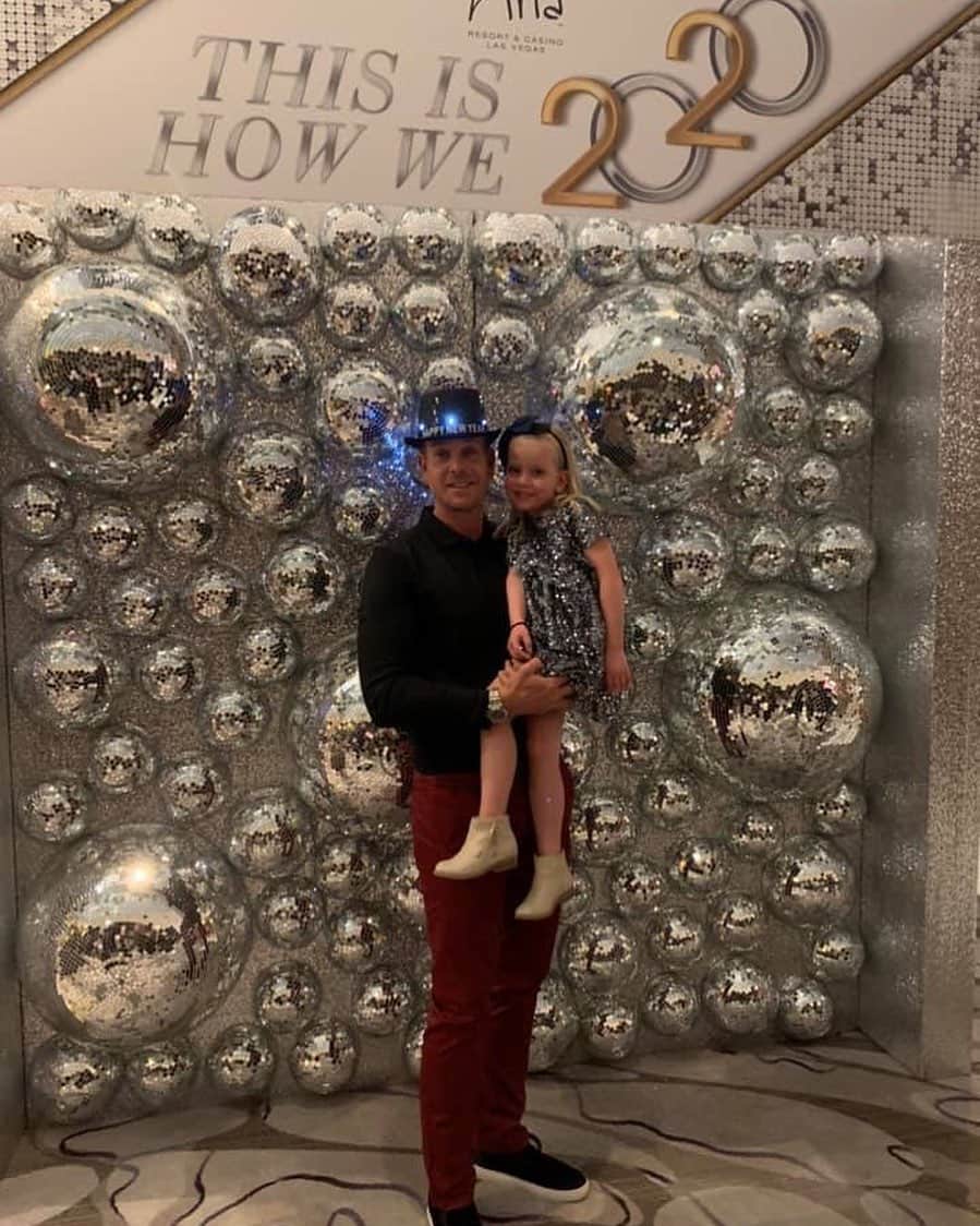 のインスタグラム：「Our trip and RV adventure is almost over! A couple of nights at Aria in Las Vegas to finish it off and welcome 2020. Happy New Year everyone!! H」