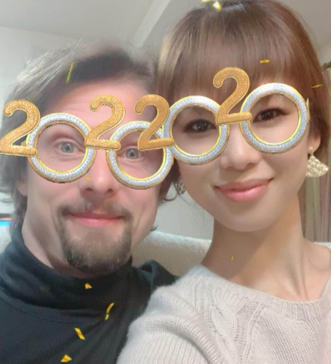 中村祥子さんのインスタグラム写真 - (中村祥子Instagram)「2019年に感謝し、 2020年笑顔と共にチャレンジ多き年にしたいと思います☺️❤️ 今年初の舞台は、白鳥の湖🦢今の自分が感じる白鳥がどのような表現に繋がるのか、どのような瞬間を私自身が感じることができるのか、とても楽しみです☺️🦢✨ 今年も夢ある舞台をお届けできるようひとつひとつ大事にこだわっていきたいと思います。今年もどうぞ宜しくお願い致します☺️🍾 Have a wonderful and happy new year 2020🍾😘 #息子といとこちゃん #三姉妹 #前進あるのみ #大吉出た 😆#shokonakamura #wieslawdudek」1月1日 16時52分 - shoko_officialpage