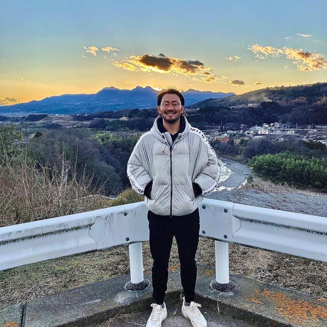 狩野恵輔さんのインスタグラム写真 - (狩野恵輔Instagram)「皆さん 新年あけましておめでとうございます🌅  #2020年 #狩野恵輔  #よろしくお願いします #阪神タイガース #tigers #釣り #fishing #ゴルフ #golf  #絶景ポイント #榛名山」1月1日 16時56分 - keisuke_kanoh_official