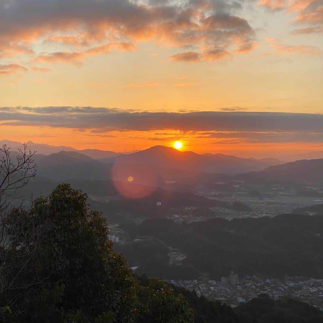 布巻峻介さんのインスタグラム写真 - (布巻峻介Instagram)「明けましておめでとうございます。 皆さんの幸せを心より願っています。 今年もどうかよろしくお願いします。  #初の初日の出」1月1日 17時07分 - nunoshun