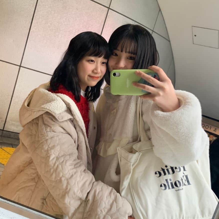 白井杏奈のインスタグラム：「・ あけましておめでとうございます🎍 今年もよろしくお願いします🥚🥚 ・ 携帯初期化されたから、写真全然なくて前のでごめんなさい〜 （すみなちゃんに送ってもらった） お正月だらだらで写真全然撮れてなくて💦笑 ・ 2020年、いろんな写真撮るぞ😠」