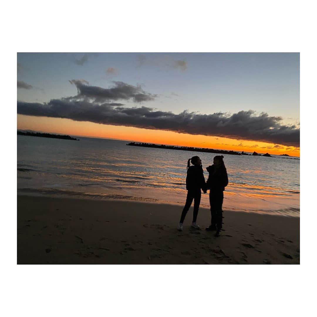 りかりこさんのインスタグラム写真 - (りかりこInstagram)「. 初めての初日の出🌅❤️ #りかりこ #初日の出 #2020」1月1日 17時13分 - rikariko_official