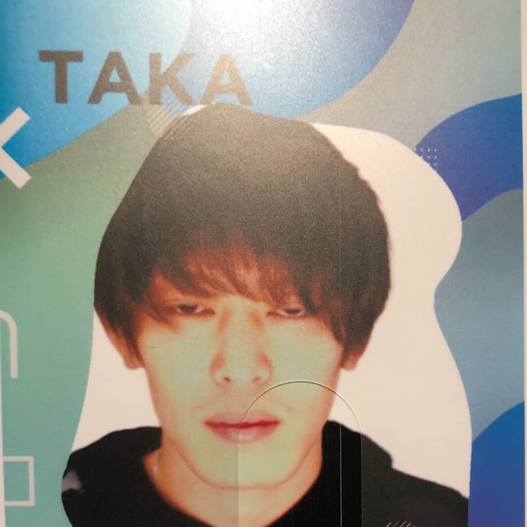 大木貴之のインスタグラム：「東京モーターショー行った時にパスの写真 撮ったらまばたきの瞬間を撮られました。 機械の悪意を感じた。 そしてスタッフさんも大爆笑。 皆さんこの写真どう思います？ あっ明けましておめでとうございます。 #2020 #キメ顔　#ん？」
